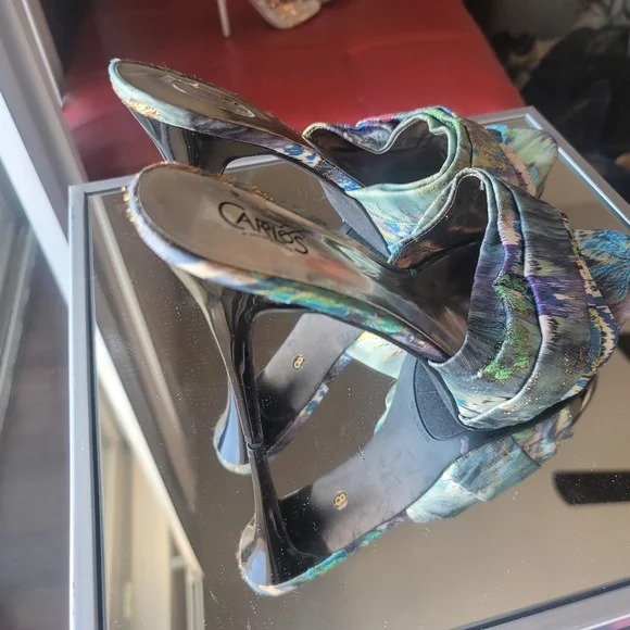 Sandals - Picture 2 of 3